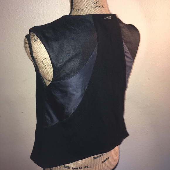 Sleek VPL eye hook vest - Picture 5 of 8